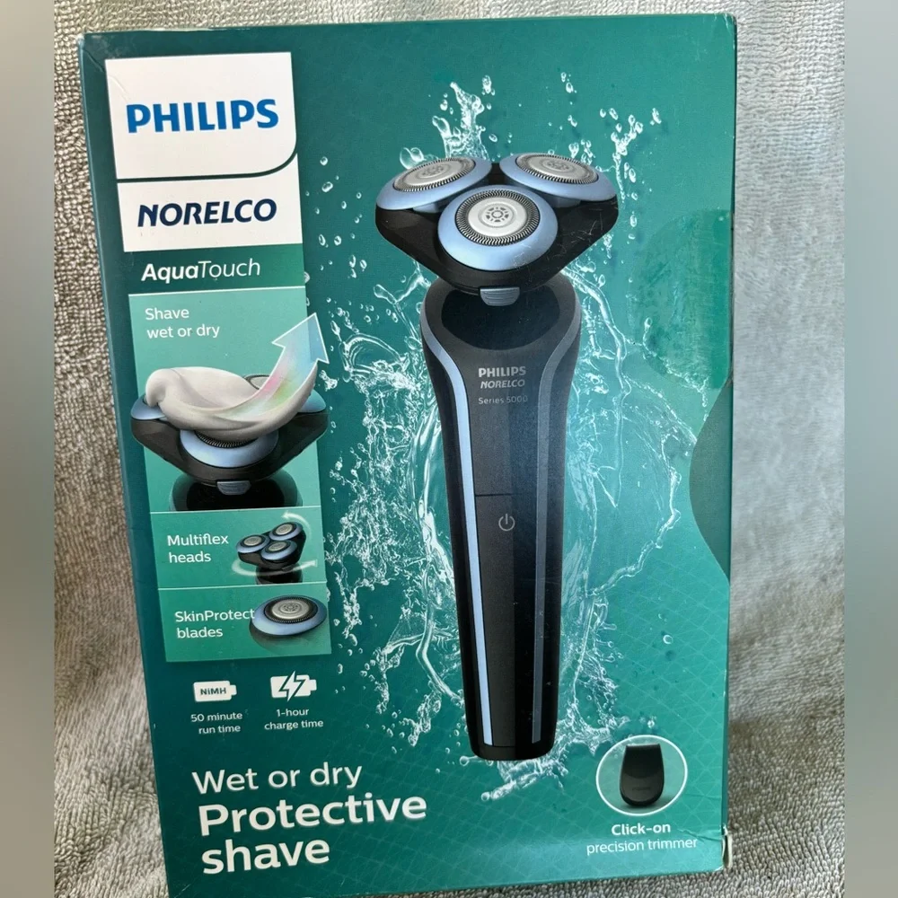 Philips Norelco Aquatouch, Rechargeable Wet & Dry Shaver with Click-On Trimmer‎